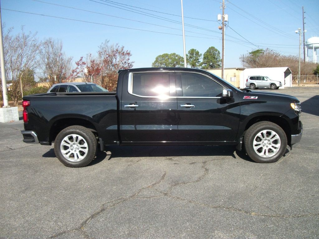 2022 Chevrolet Silverado 1500 Image 2