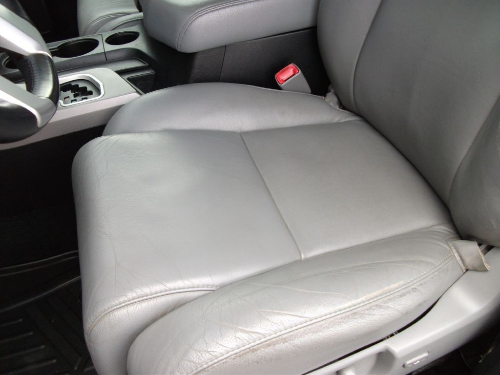 2015 Toyota Sequoia Image 9