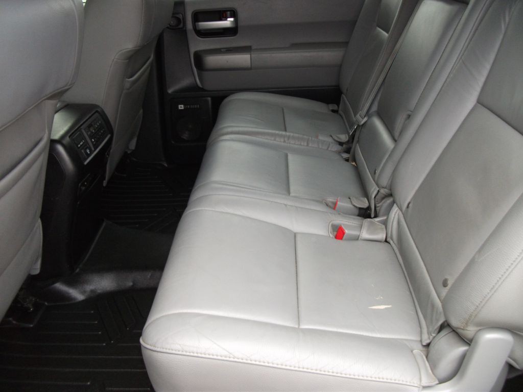 2015 Toyota Sequoia Image 13