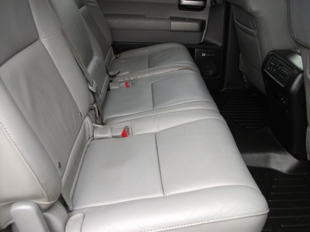 2015 Toyota Sequoia Image 14