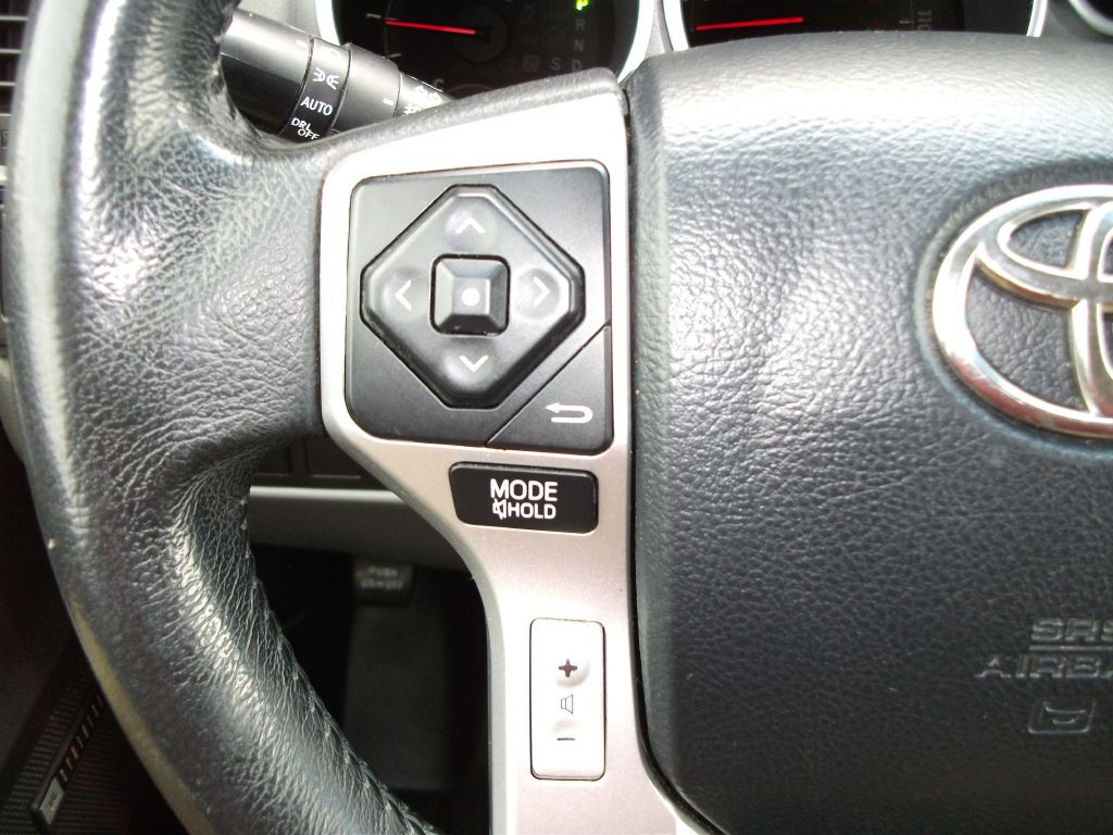 2015 Toyota Sequoia Image 21