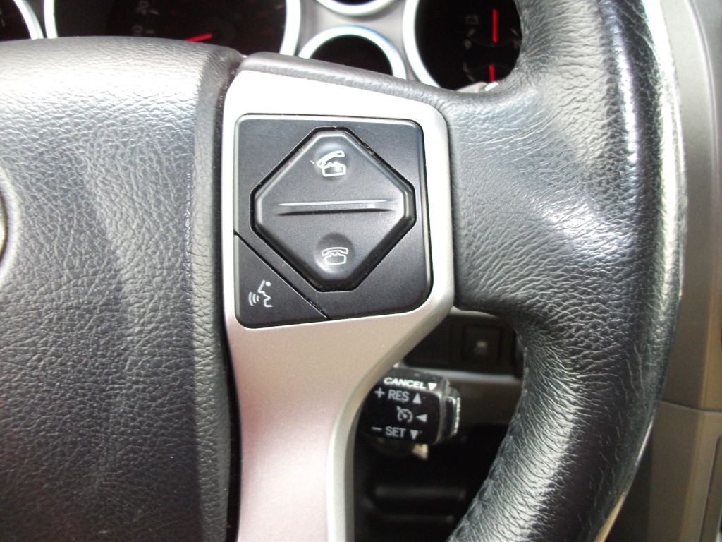 2015 Toyota Sequoia Image 22