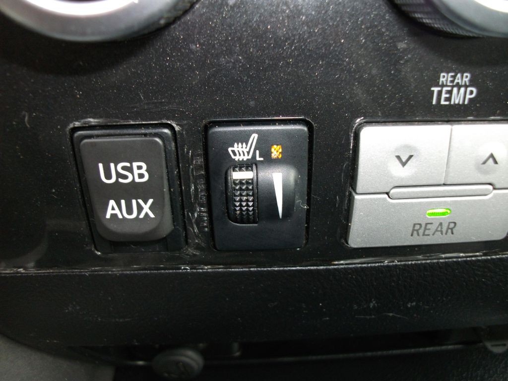 2015 Toyota Sequoia Image 24