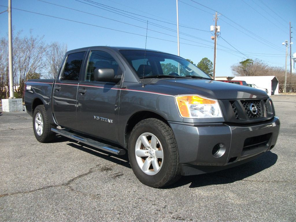 2015 Nissan Titan Image 1
