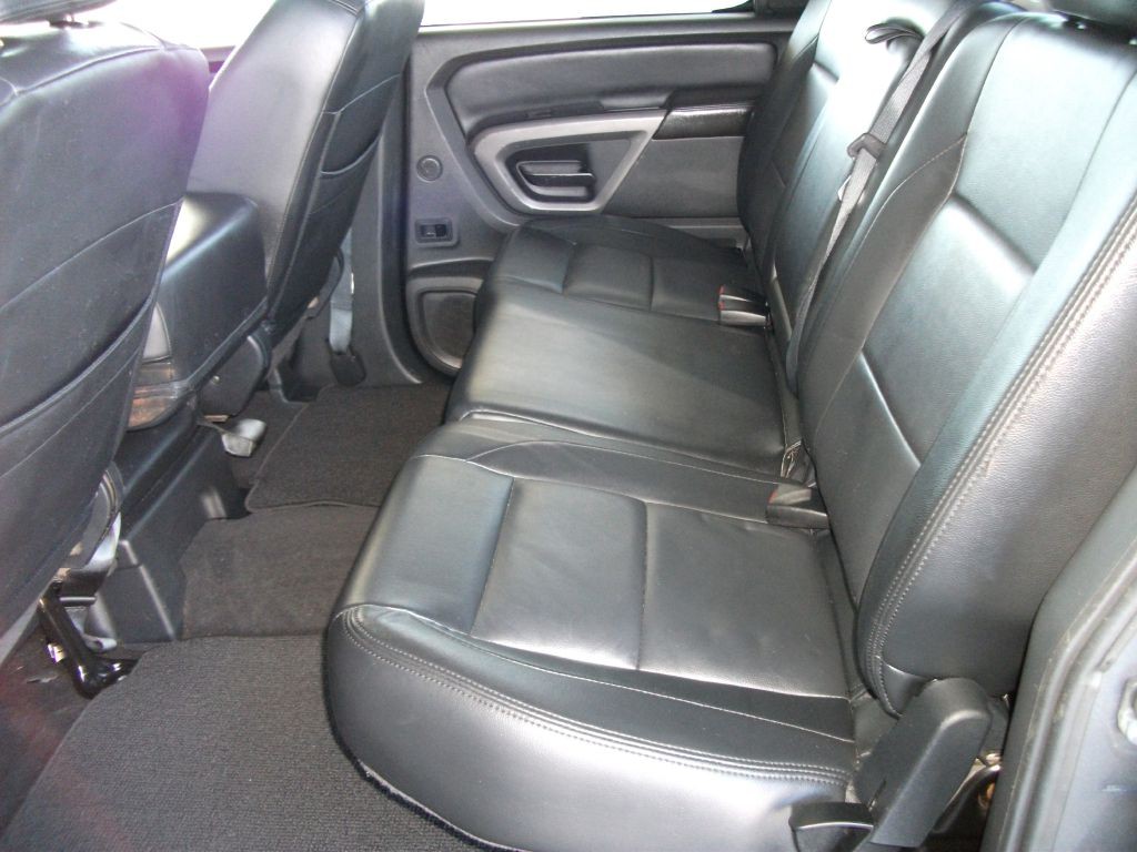 2015 Nissan Titan Image 13