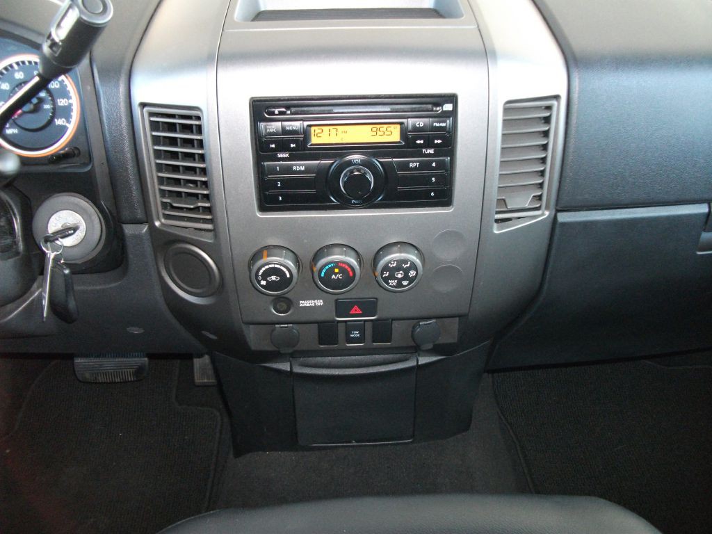 2015 Nissan Titan Image 19