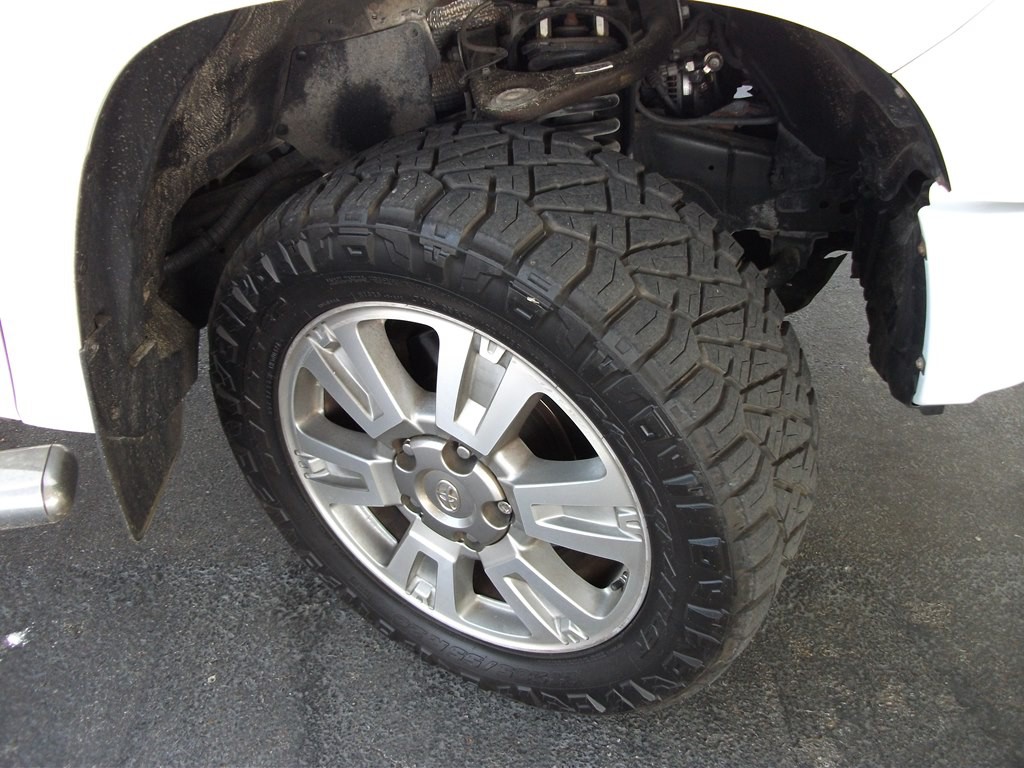 2015 Toyota Tundra Image 9