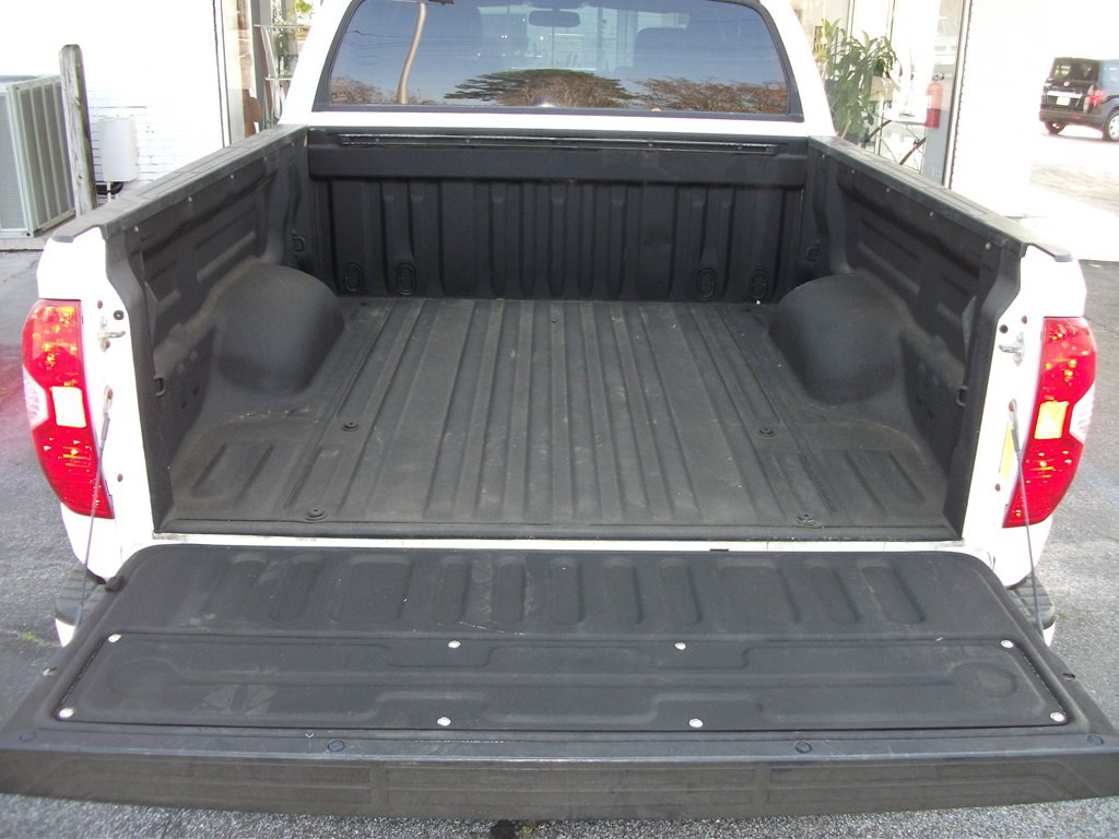 2015 Toyota Tundra Image 16