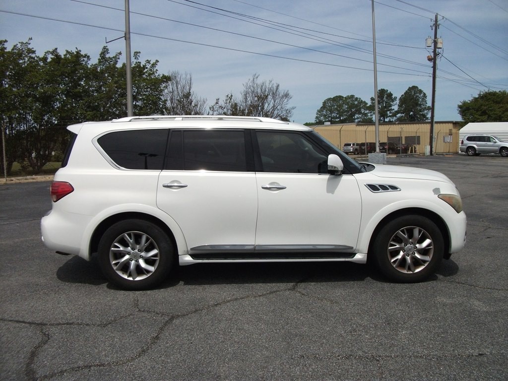 2011 INFINITI QX56 Image 2