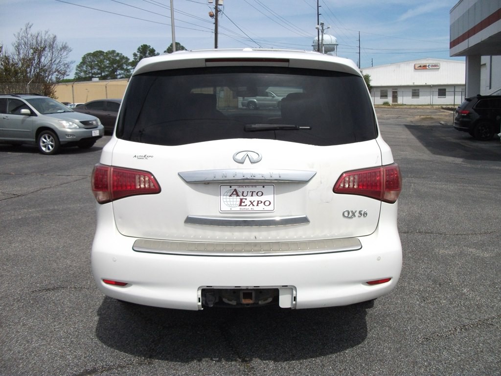 2011 INFINITI QX56 Image 8