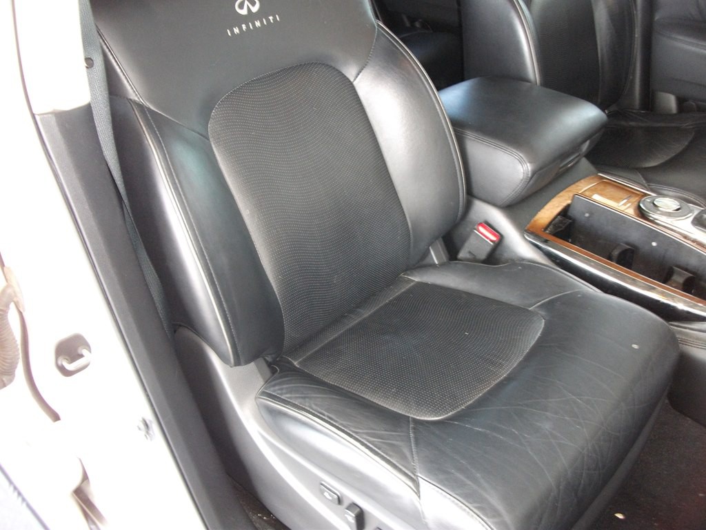 2011 INFINITI QX56 Image 12