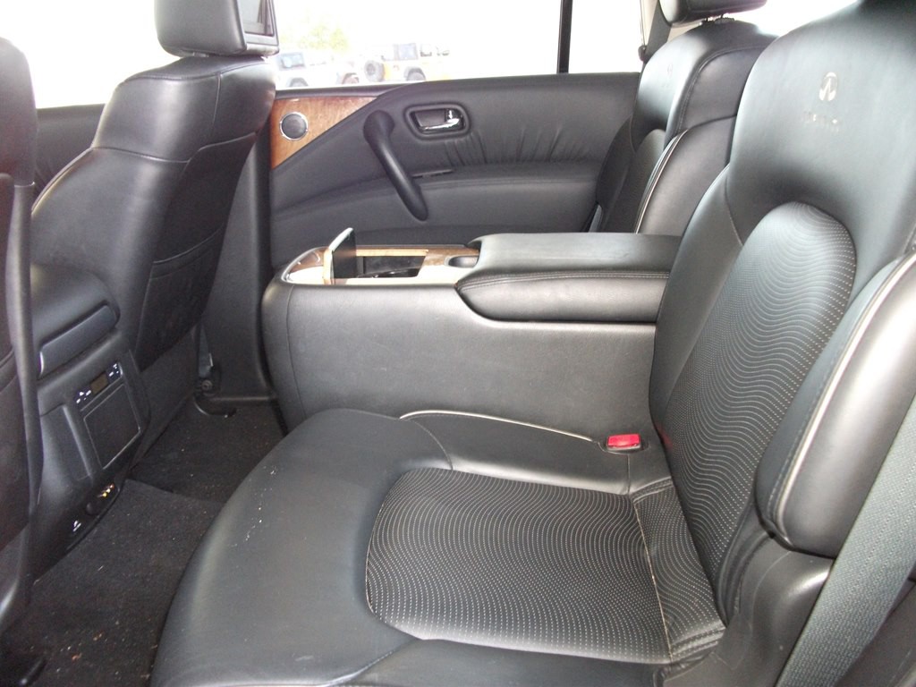 2011 INFINITI QX56 Image 13
