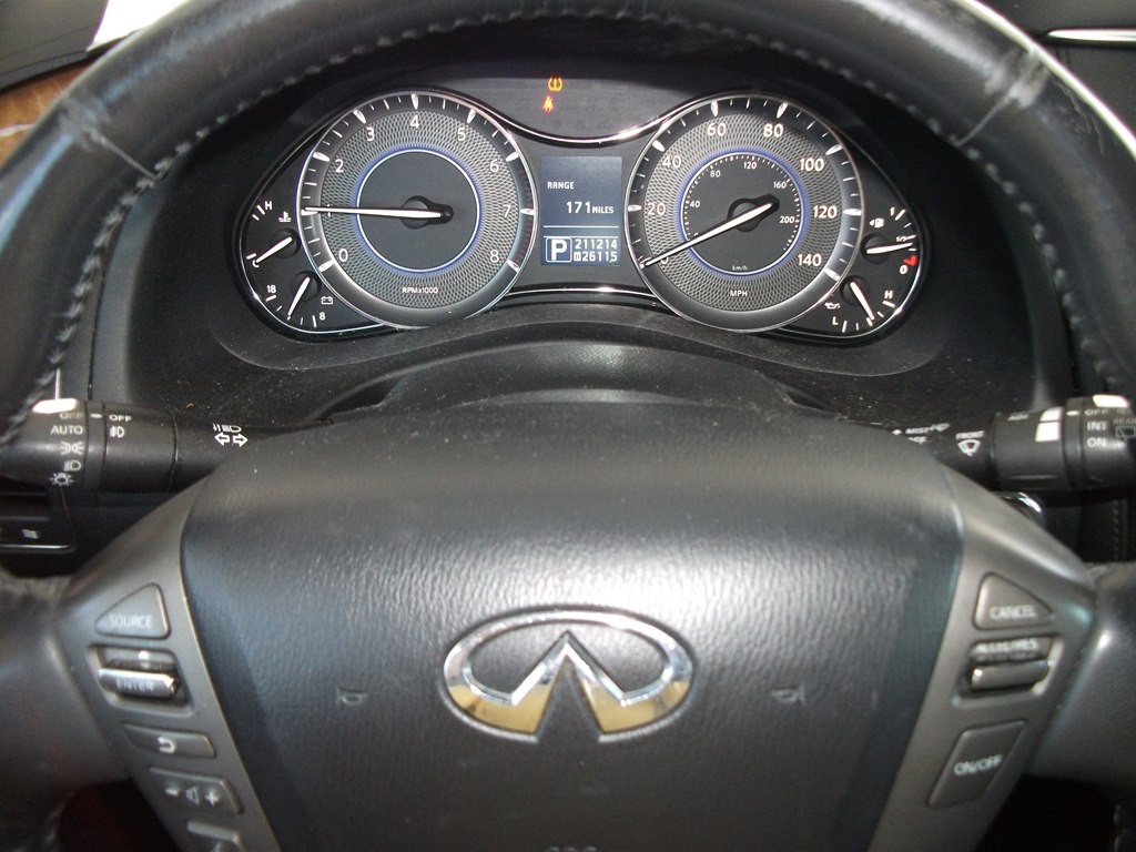 2011 INFINITI QX56 Image 16