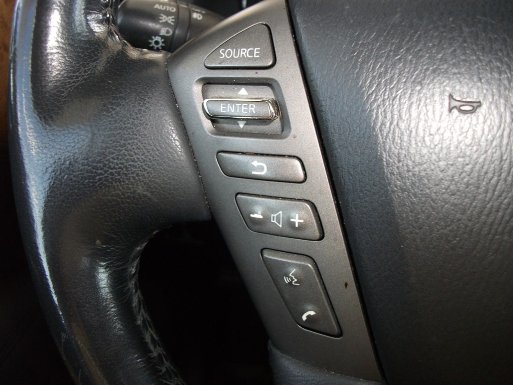 2011 INFINITI QX56 Image 17