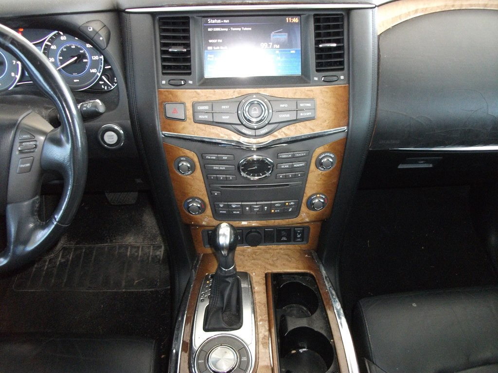 2011 INFINITI QX56 Image 21