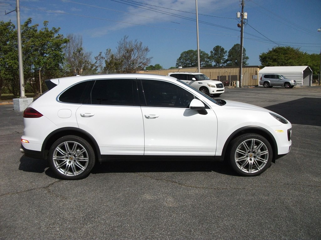 2018 Porsche Cayenne Image 2