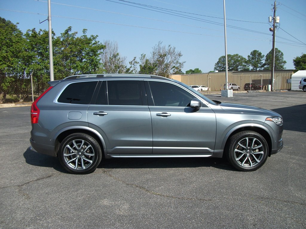 2018 Volvo XC90 Image 2