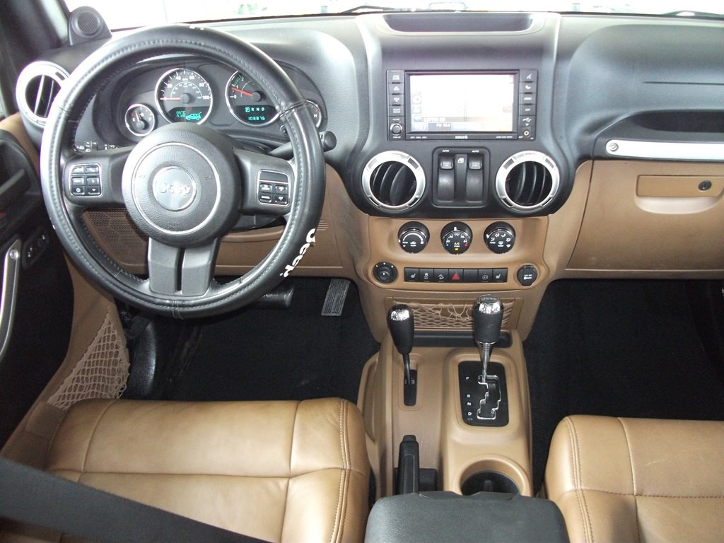 2012 Jeep Wrangler Image 15