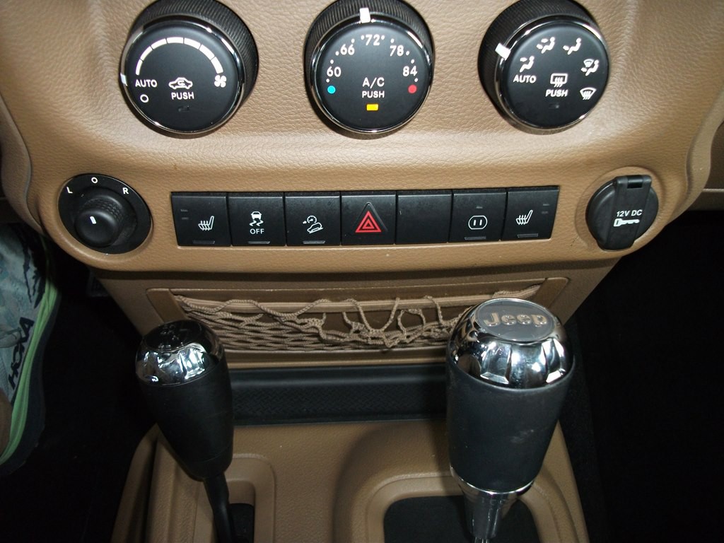 2012 Jeep Wrangler Image 22