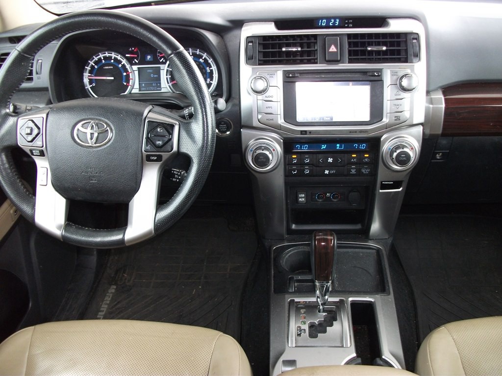 2016 Toyota 4Runner Image 16