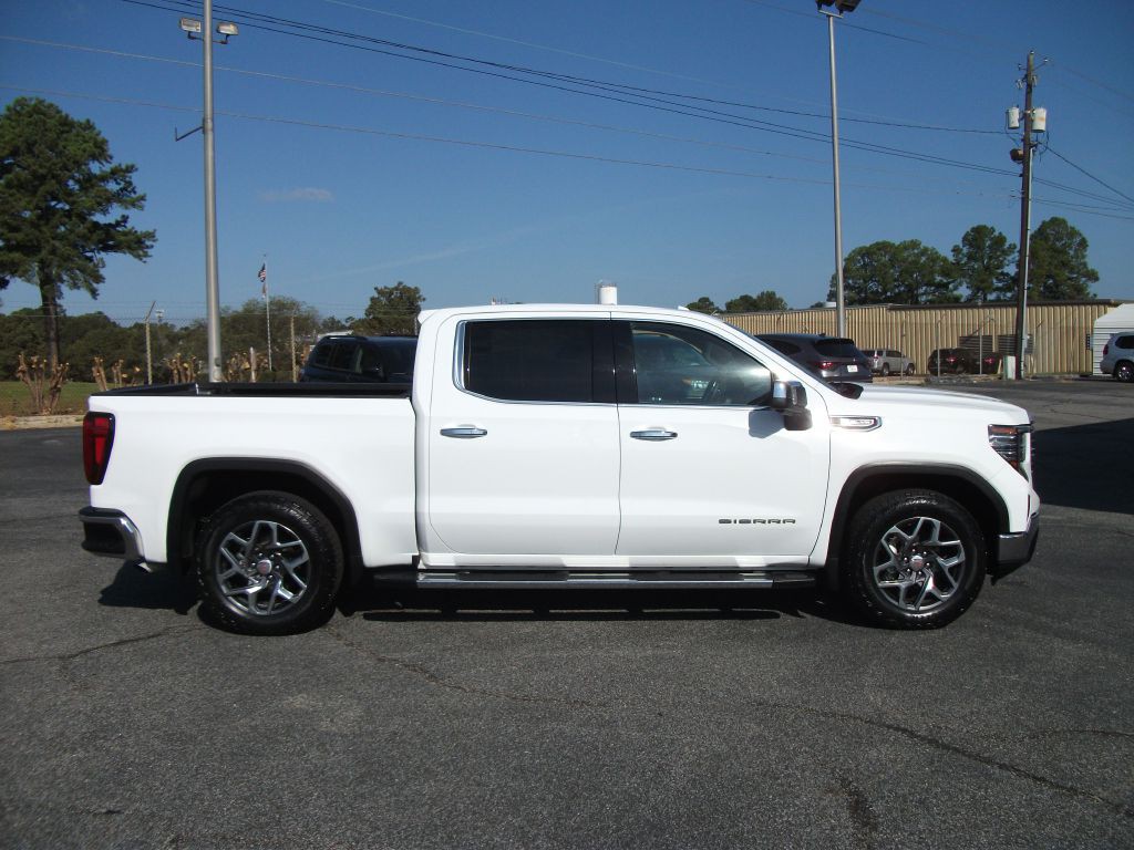 2023 GMC Sierra Image 2