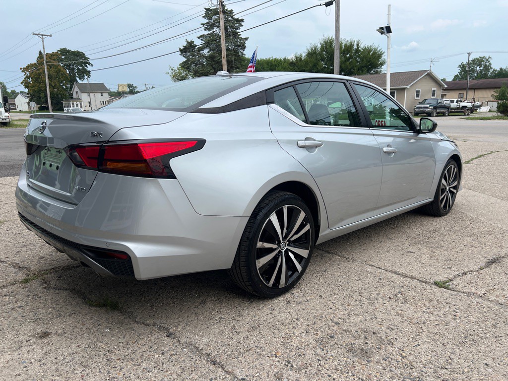 2021 Nissan Altima Image 8