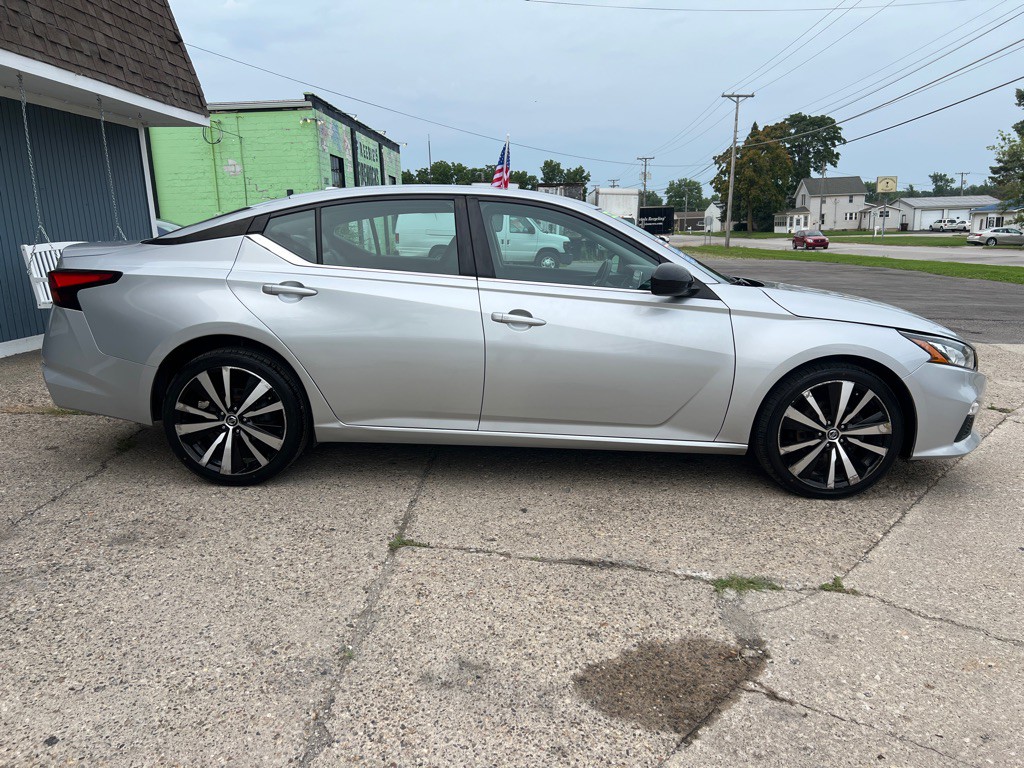 2021 Nissan Altima Image 9