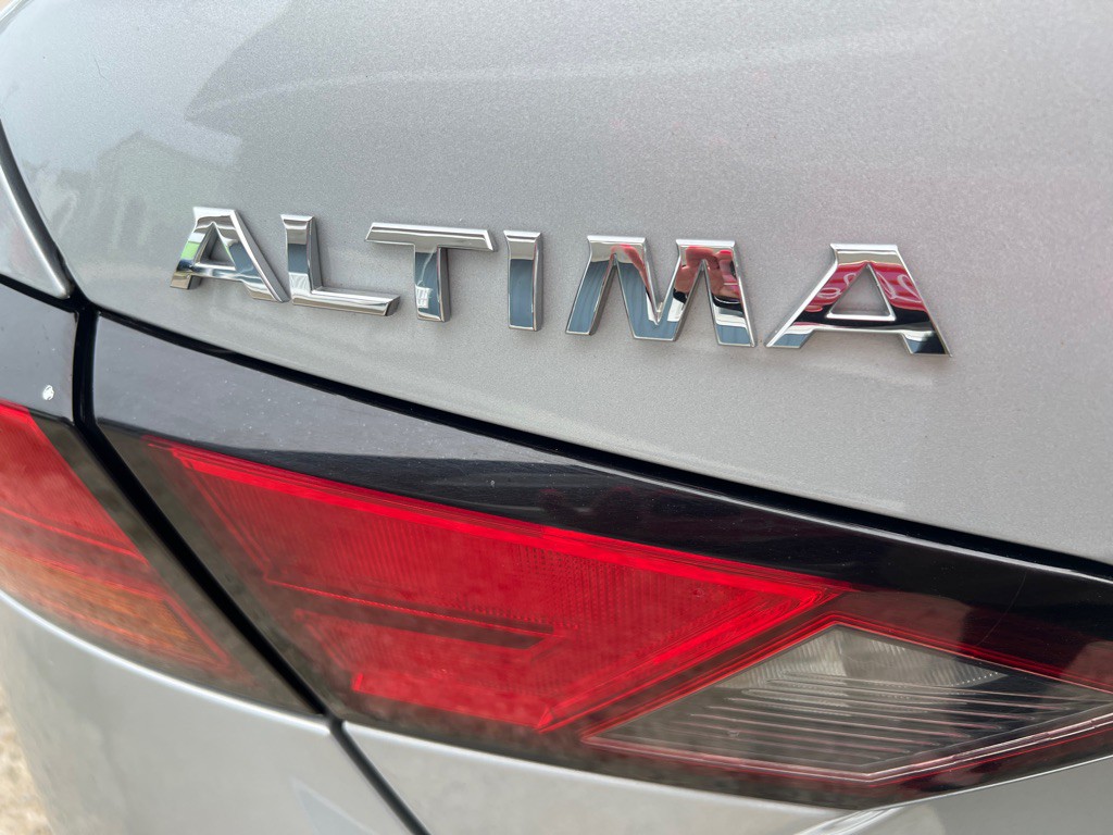 2021 Nissan Altima Image 12