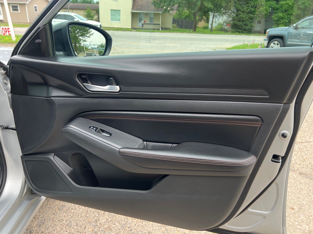 2021 Nissan Altima Image 22