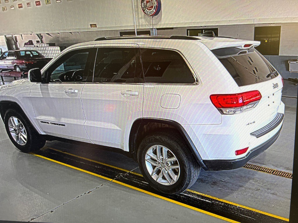 2017 Jeep Grand Cherokee Image 2