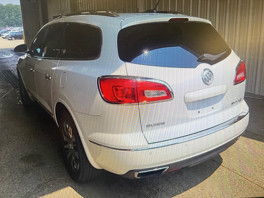 2016 Buick Enclave Image 2