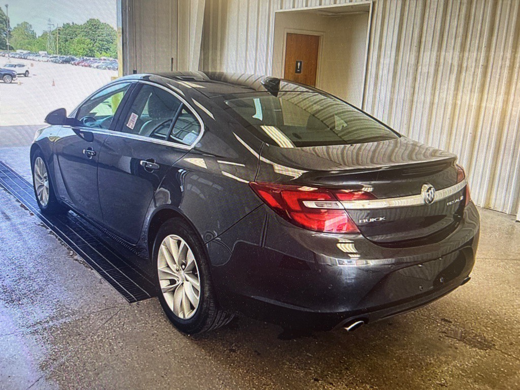 2016 Buick Regal Image 2