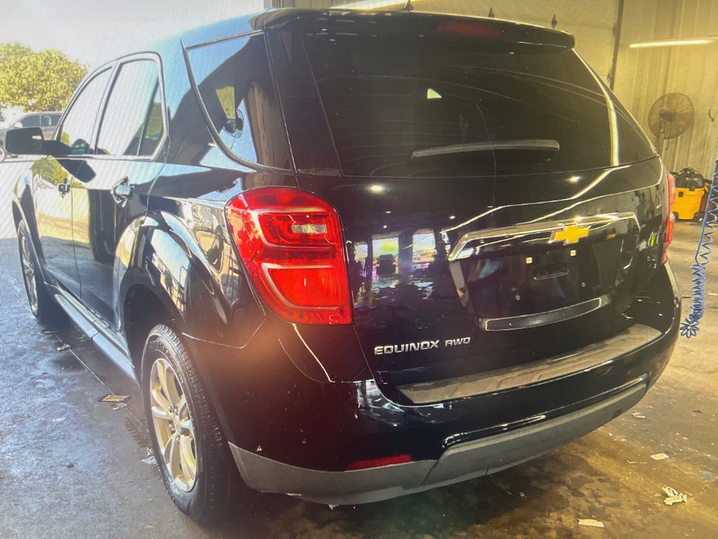 2017 Chevrolet Equinox Image 2