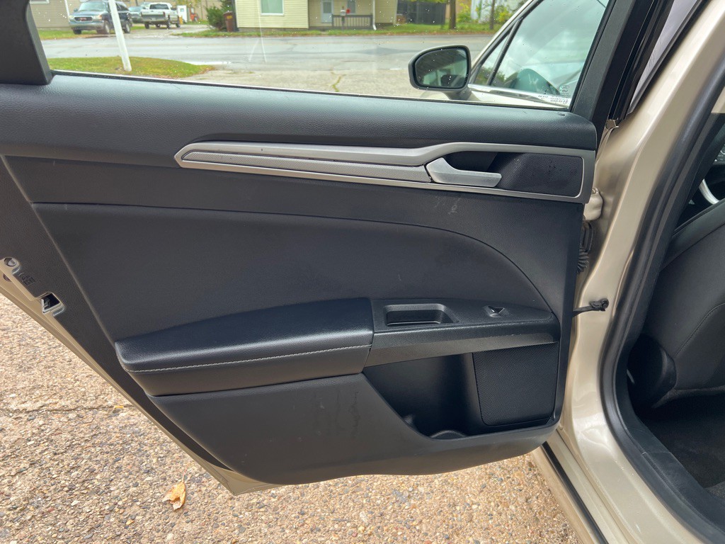 2019 Ford Fusion Image 17