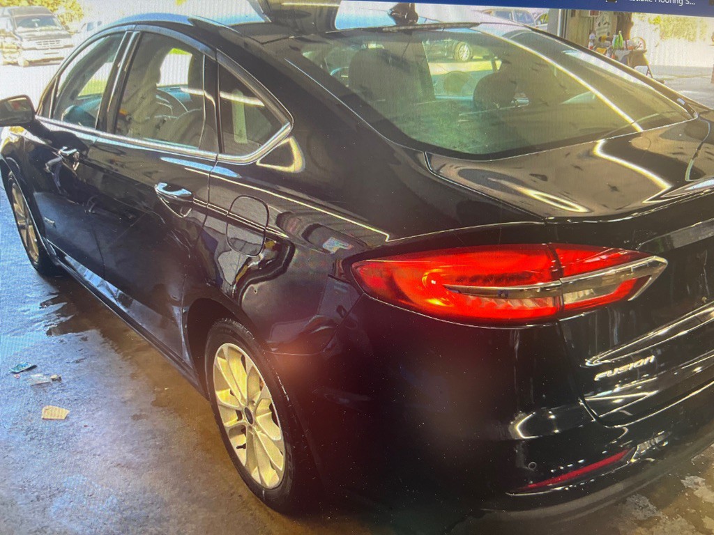 2019 Ford Fusion Image 2