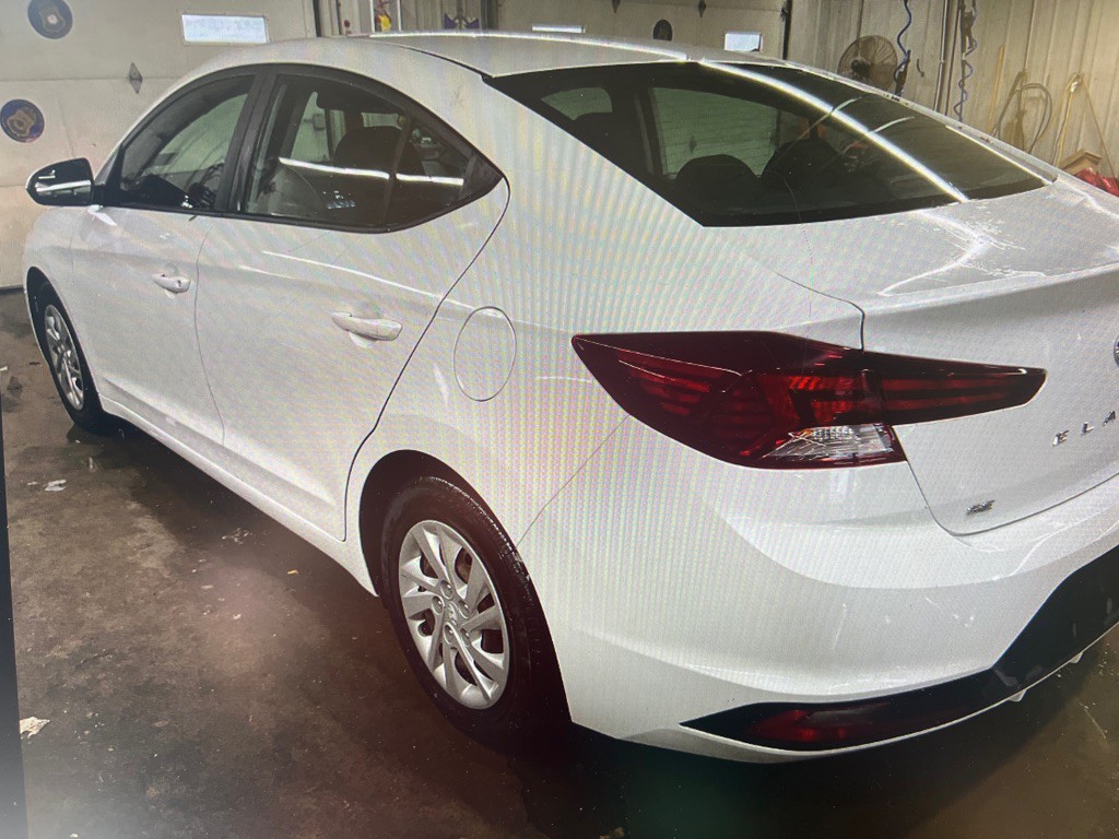 2019 Hyundai Elantra Image 2