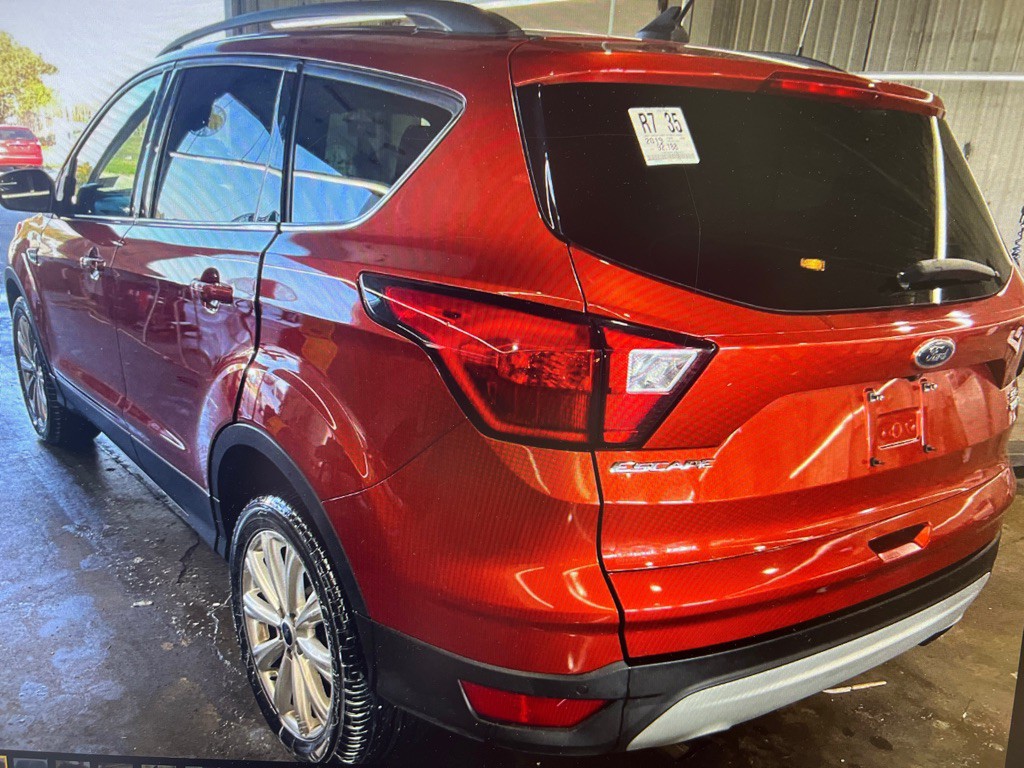 2019 Ford Escape Image 2