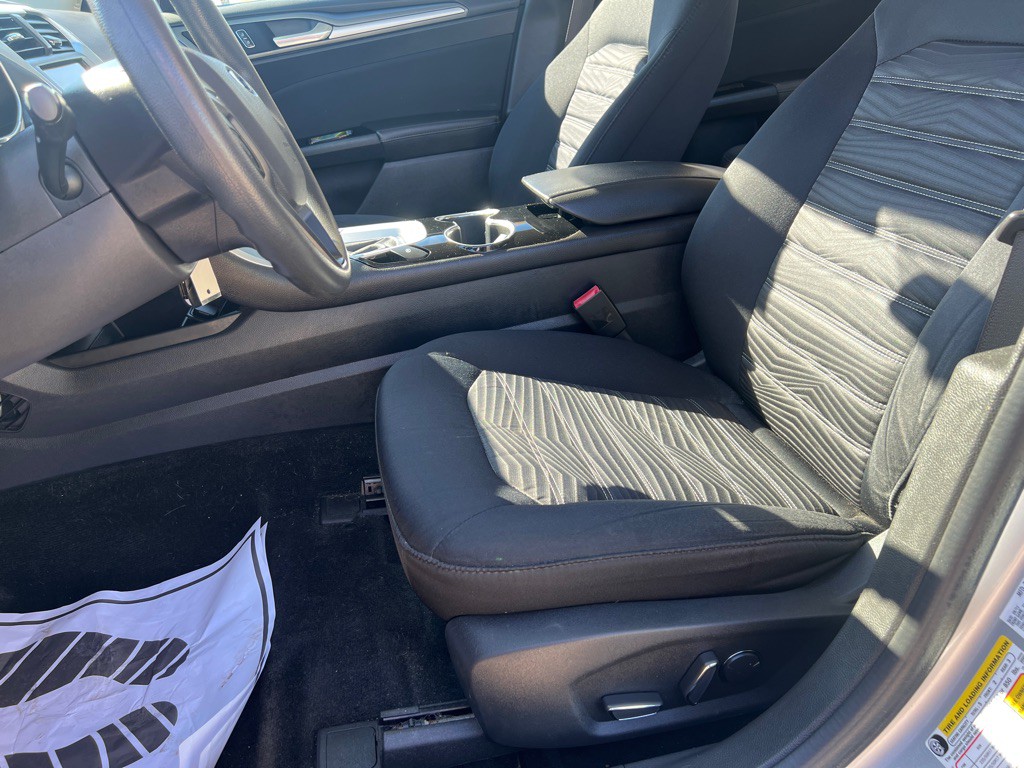 2016 Ford Fusion Image 16