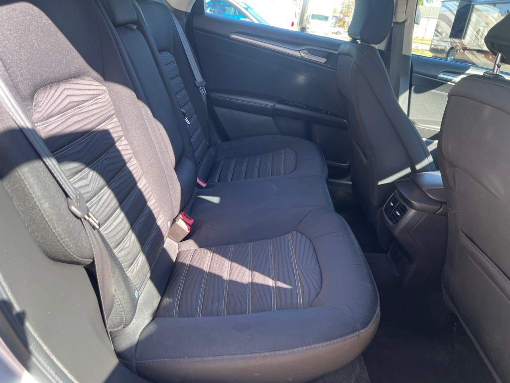 2016 Ford Fusion Image 21