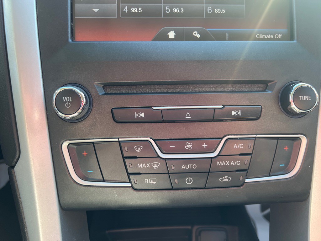 2016 Ford Fusion Image 34