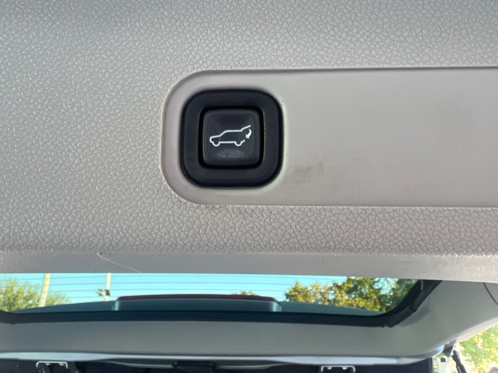 2011 Chevrolet Tahoe Image 22
