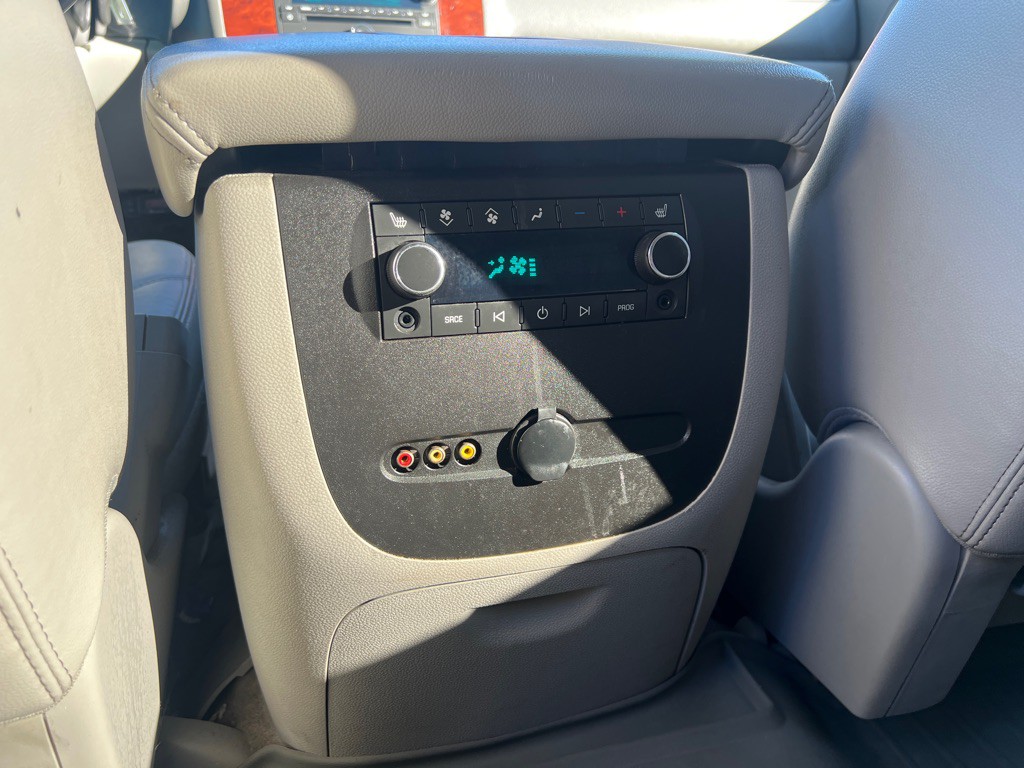2011 Chevrolet Tahoe Image 25