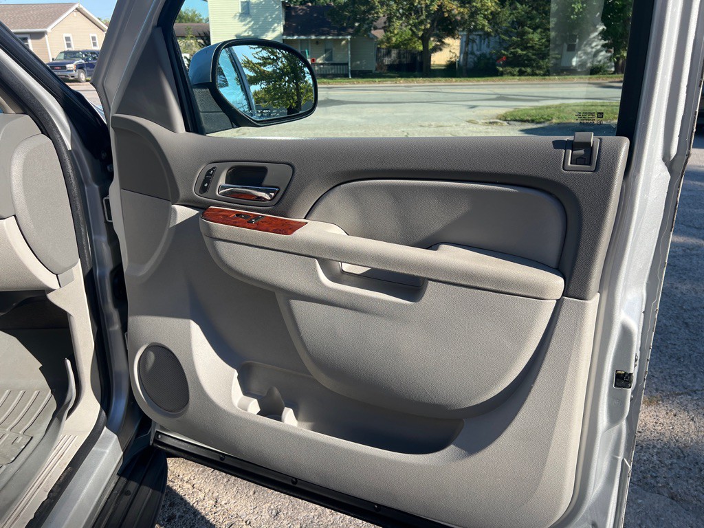 2011 Chevrolet Tahoe Image 26