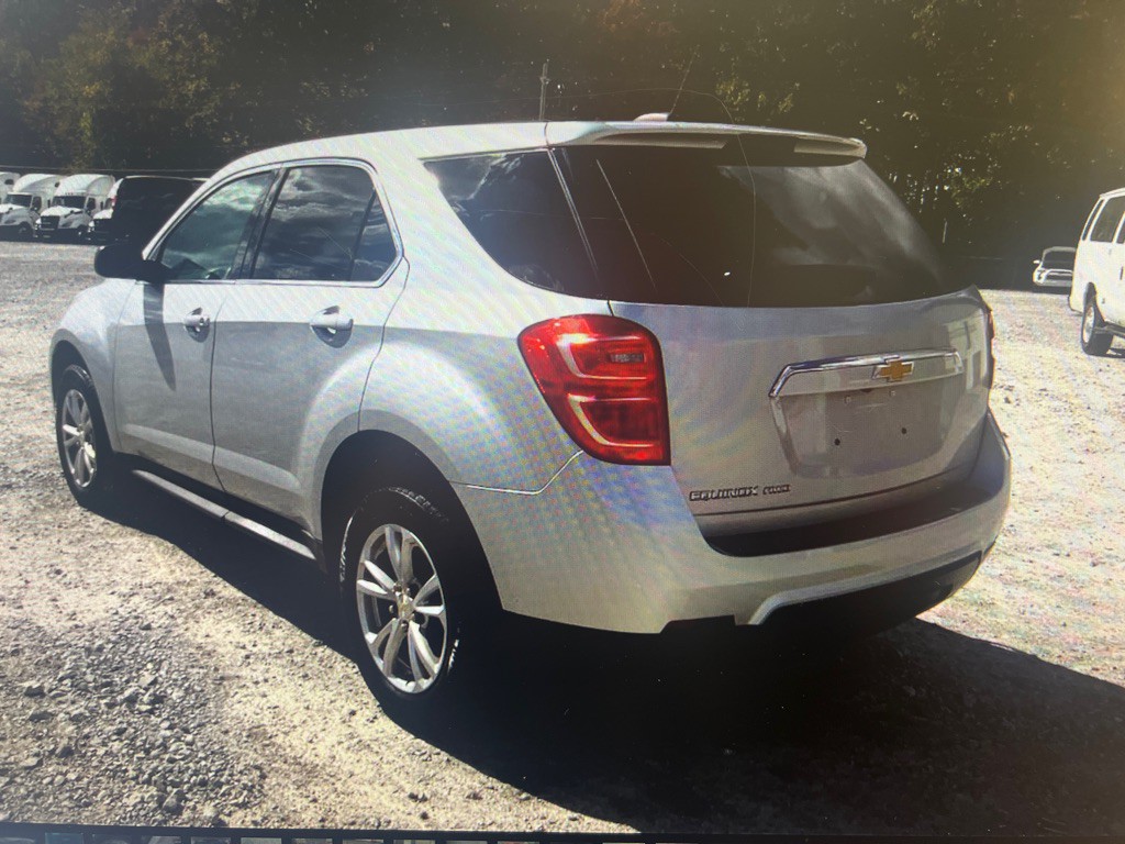 2017 Chevrolet Equinox Image 2