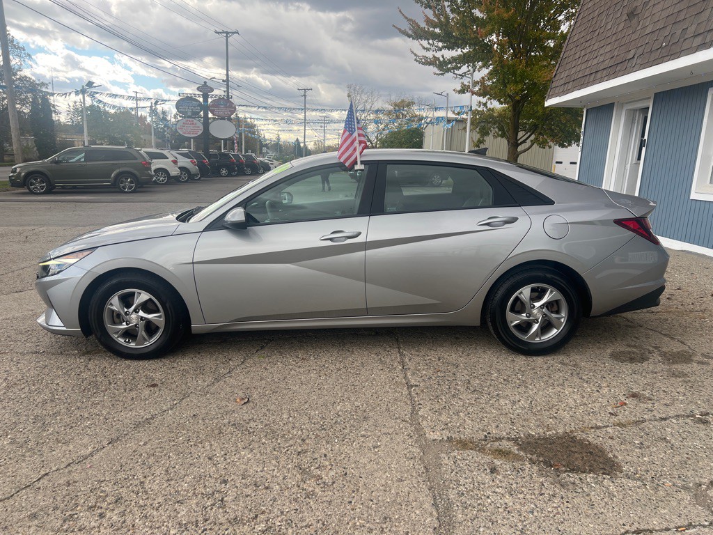 2021 Hyundai Elantra Image 45