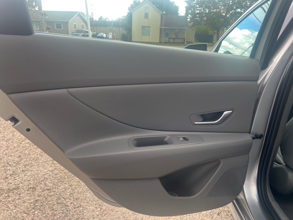 2021 Hyundai Elantra Image 55