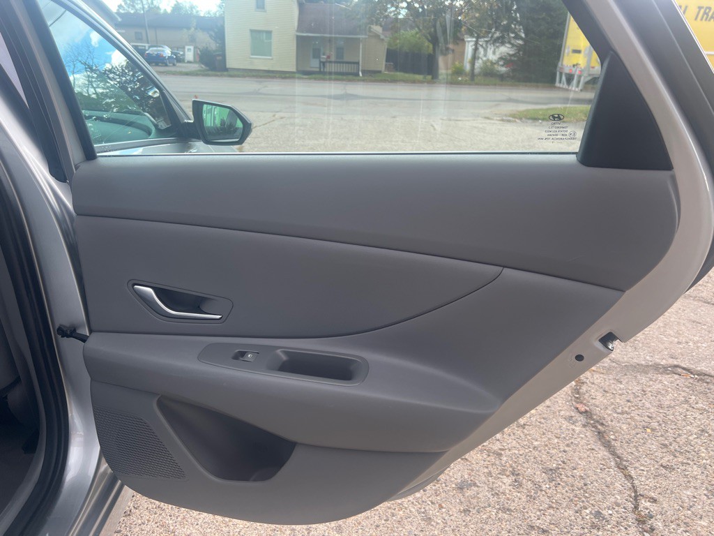 2021 Hyundai Elantra Image 58