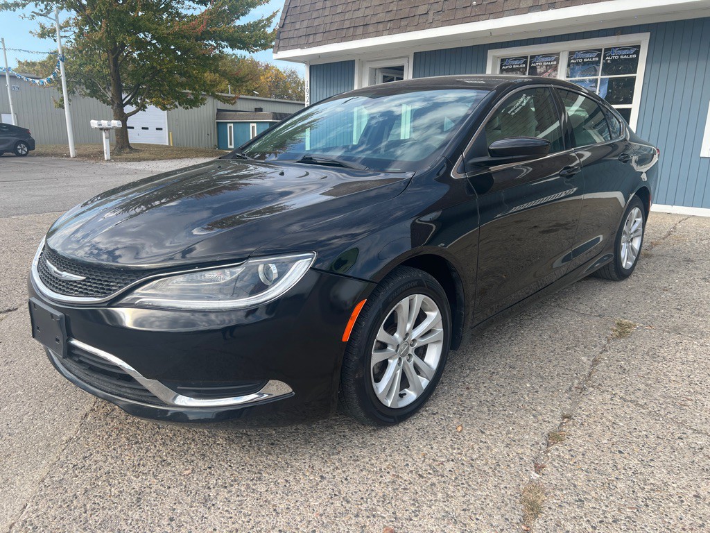 2016 Chrysler 200 Image 4