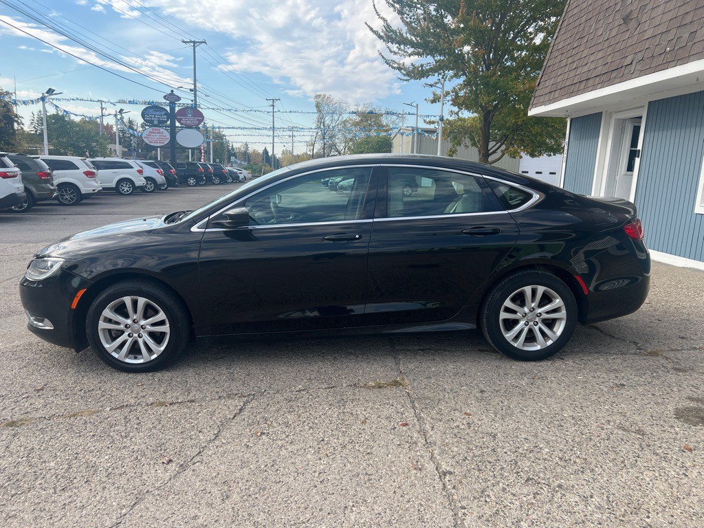 2016 Chrysler 200 Image 5