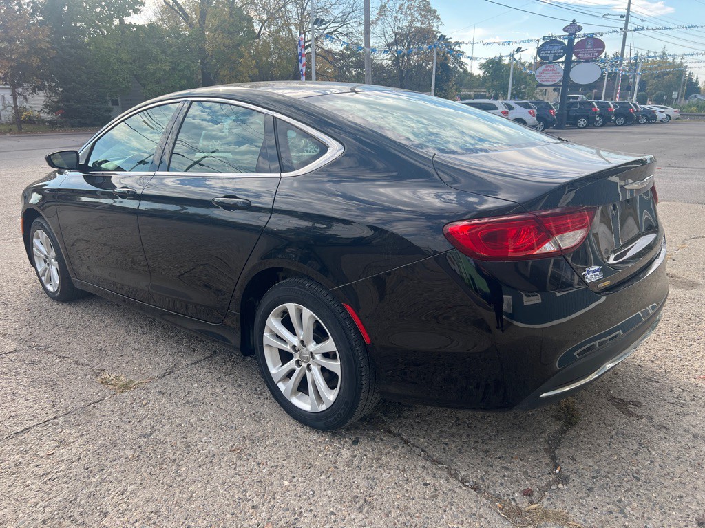 2016 Chrysler 200 Image 6